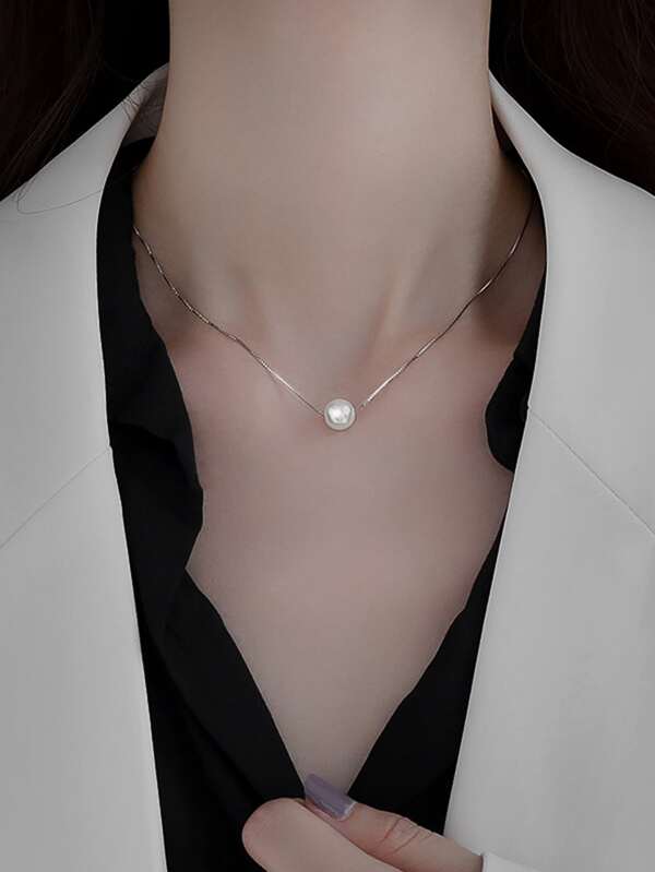 Faux Pearl Decor Necklace