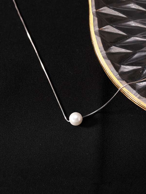 Faux Pearl Decor Necklace