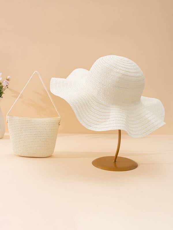 Minimalist Straw Hat With Straw Bag